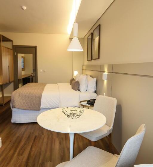 غرفة سوبيريور, 4woo