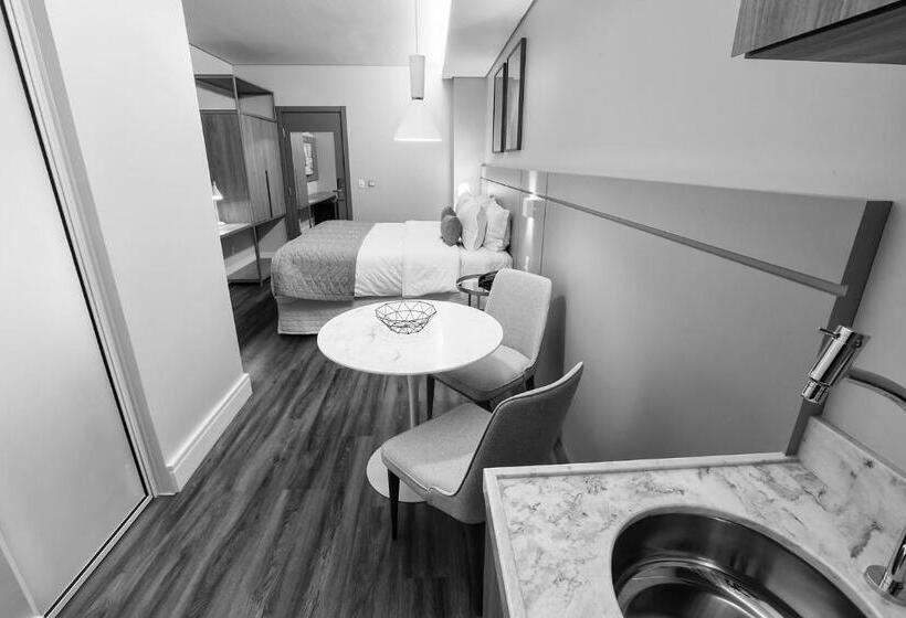 غرفة سوبيريور, 4woo