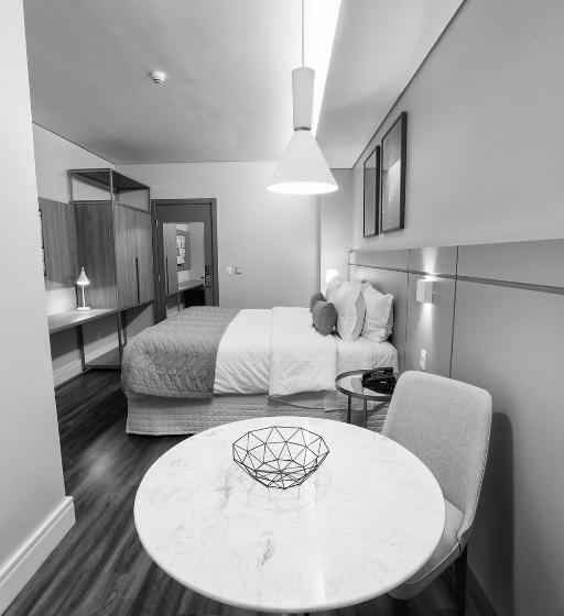 غرفة سوبيريور, 4woo