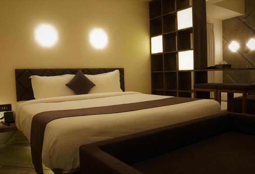 Номер Стандарт, De Glance