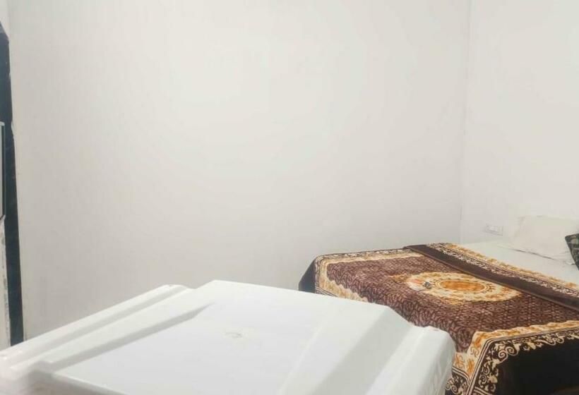 اتاق کلاسیک سه تخته, Pop 84706  J S R Palace Gardens