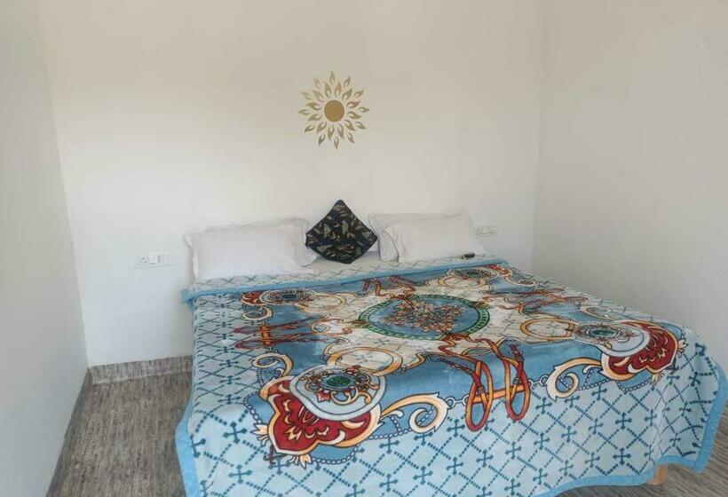 اتاق کلاسیک سه تخته, Pop 84706  J S R Palace Gardens