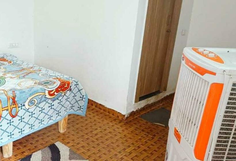 اتاق کلاسیک سه تخته, Pop 84706  J S R Palace Gardens