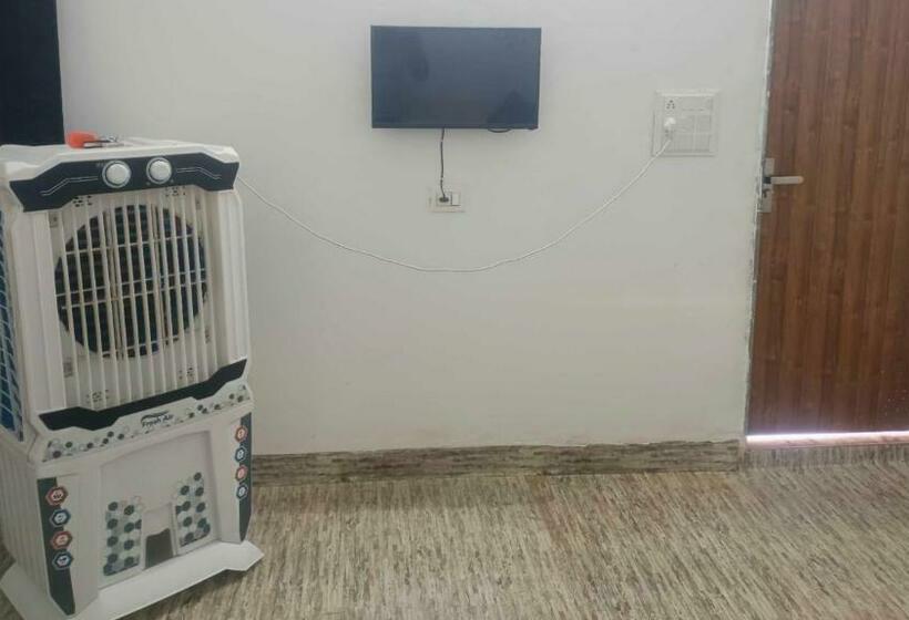 اتاق کلاسیک سه تخته, Pop 84706  J S R Palace Gardens