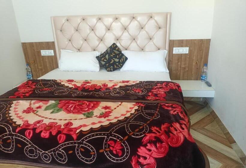 اتاق لوکس سه تخته, Pop 84706  J S R Palace Gardens