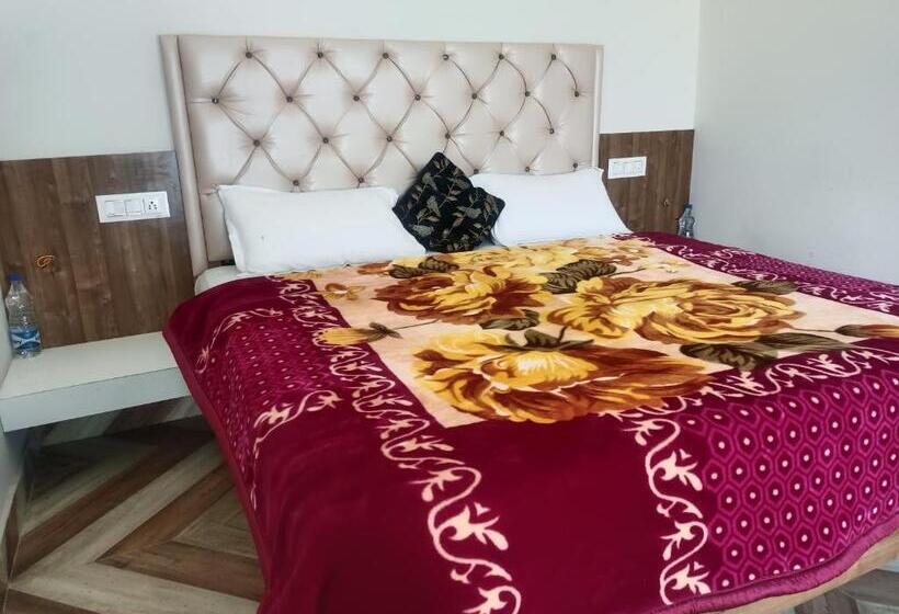 Трехместный Номер Deluxe, Pop 84706  J S R Palace Gardens