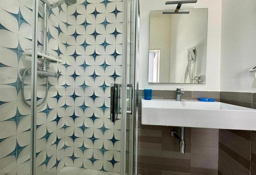 ファミリールーム, Vicolo Gobetti