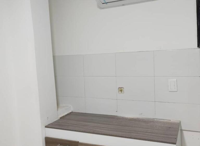 חדר סטנדרט יחיד, Black & White