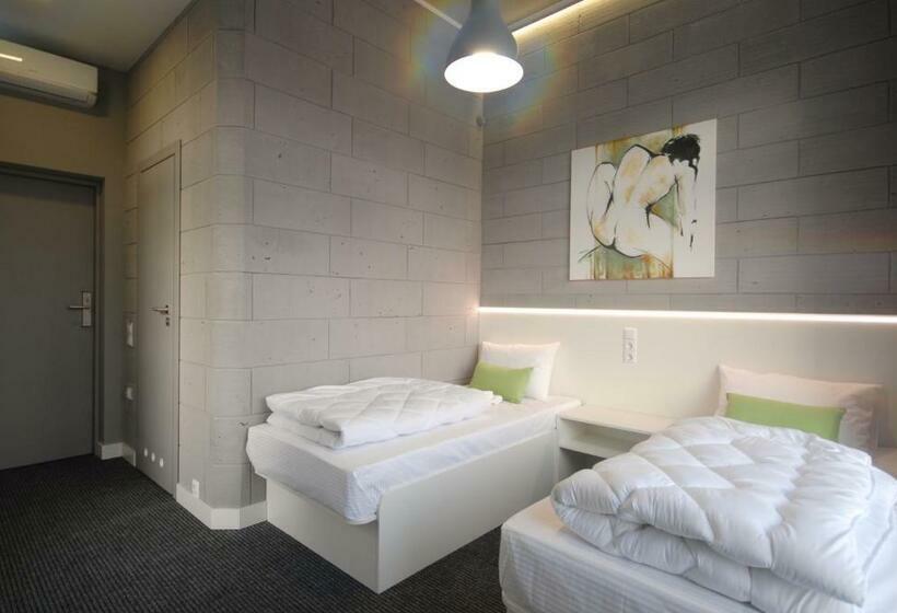 غرفة قياسية, Cubby