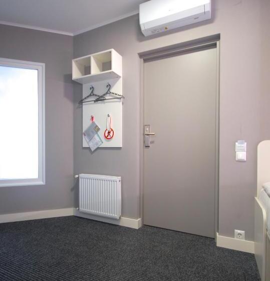 غرفة إقتصادية, Cubby