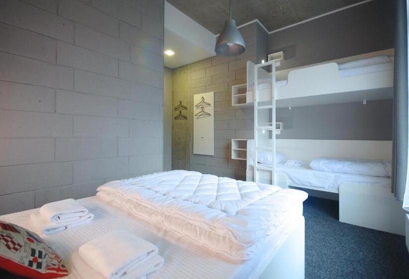 غرفة عائلية, Cubby