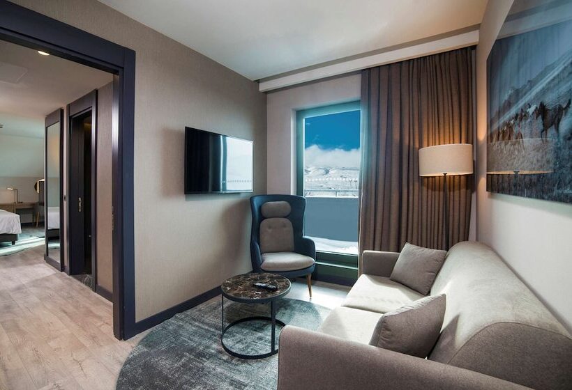 جناح جونيور مطل على الجبل, Radisson Blu Hotel, Mount Erciyes