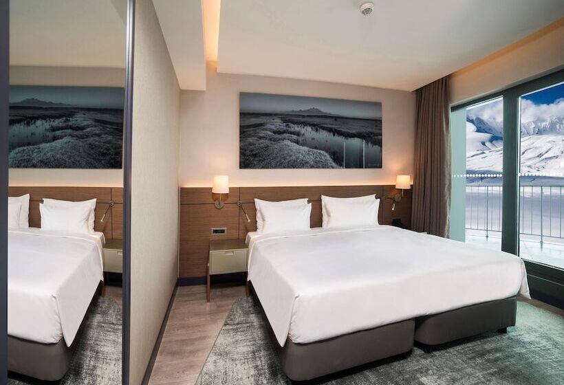 جناح جونيور مطل على الجبل, Radisson Blu Hotel, Mount Erciyes