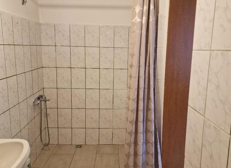 اتاق استاندارد, Seventeen