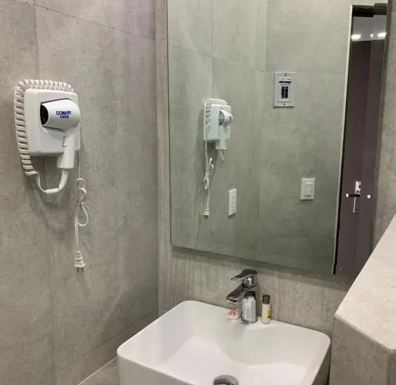 キングサイズベッドのスタンダードルーム, Bugari Aeropuerto Guadalajara