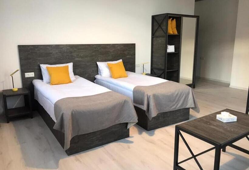 اتاق استاندارد سه نفره, Popock Goris