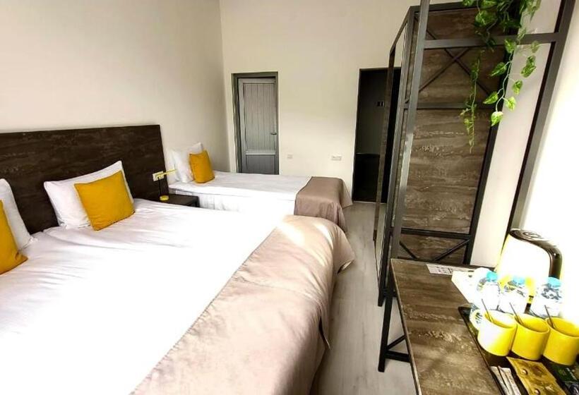 اتاق استاندارد سه نفره, Popock Goris