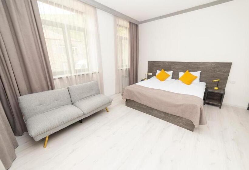 اتاق استاندارد سه نفره, Popock Goris