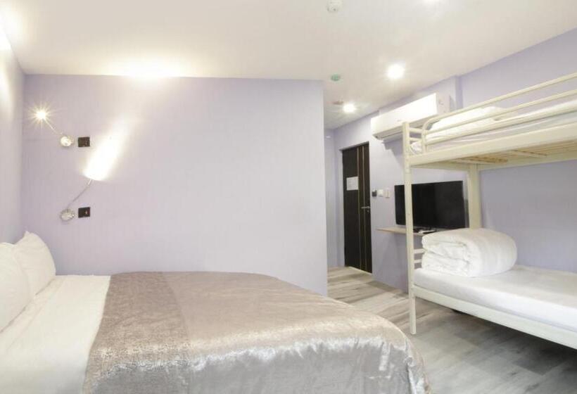 Quarto Quádruplo Standard, We