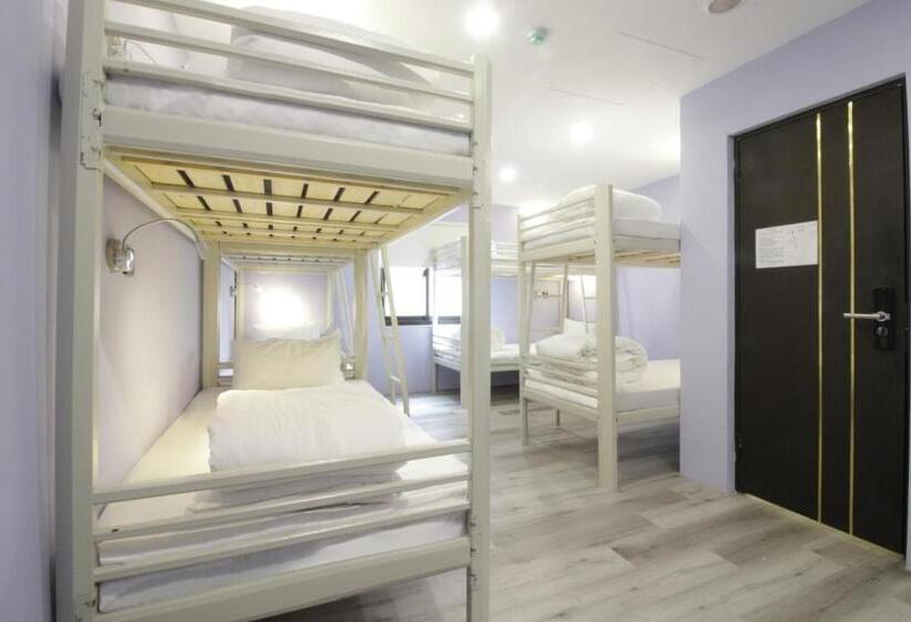 Cama em Quarto Partilhado, We