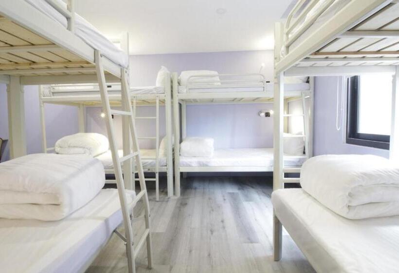 Cama em Quarto Partilhado, We