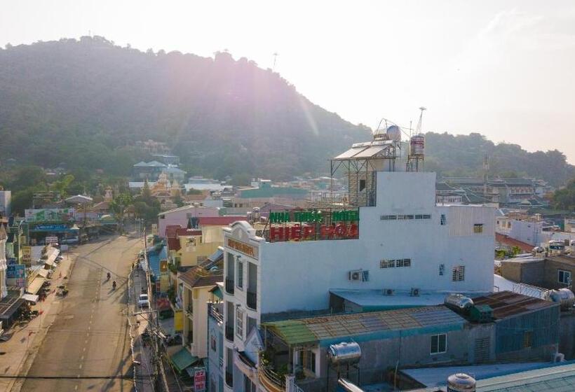 اتاق لوکس, Hiep Hoa