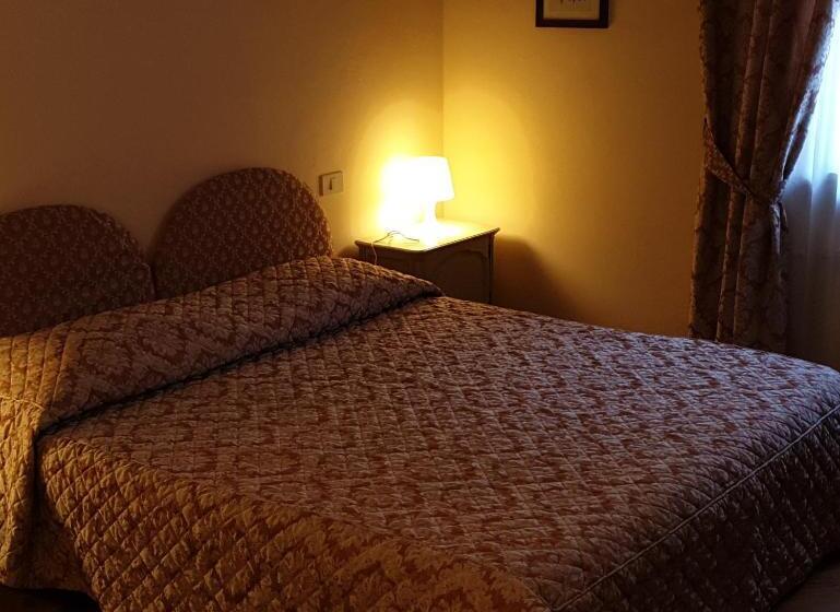 اتاق خانوادگی, Affittacamere Mazzini 78