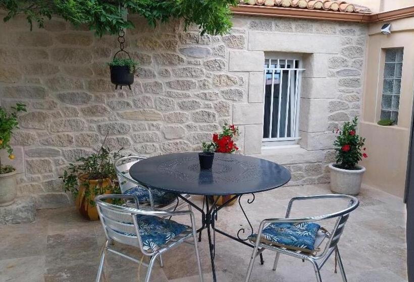 Студио Стандарт Вид на Бассейн, Le Mazet En été   Studio En Garrigue Nimoise