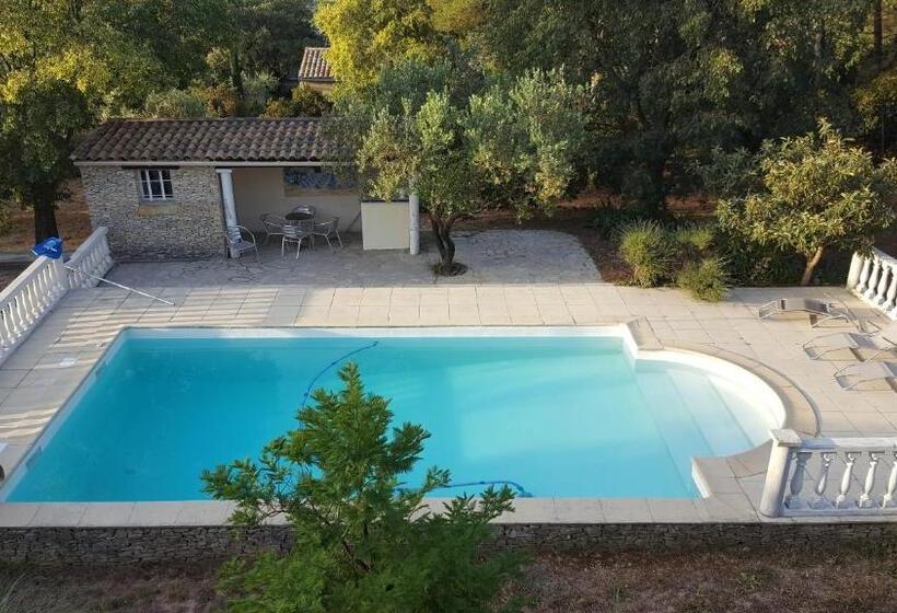 Студио Стандарт Вид на Бассейн, Le Mazet En été   Studio En Garrigue Nimoise