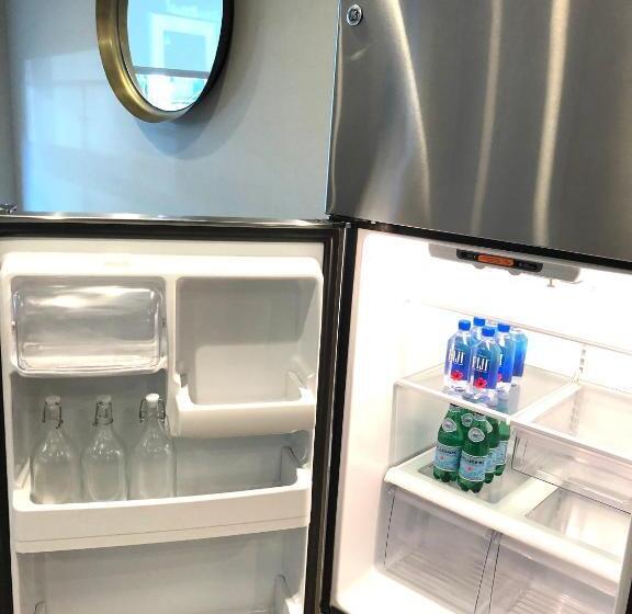 דירת חדר עם טרסה, The Clouds