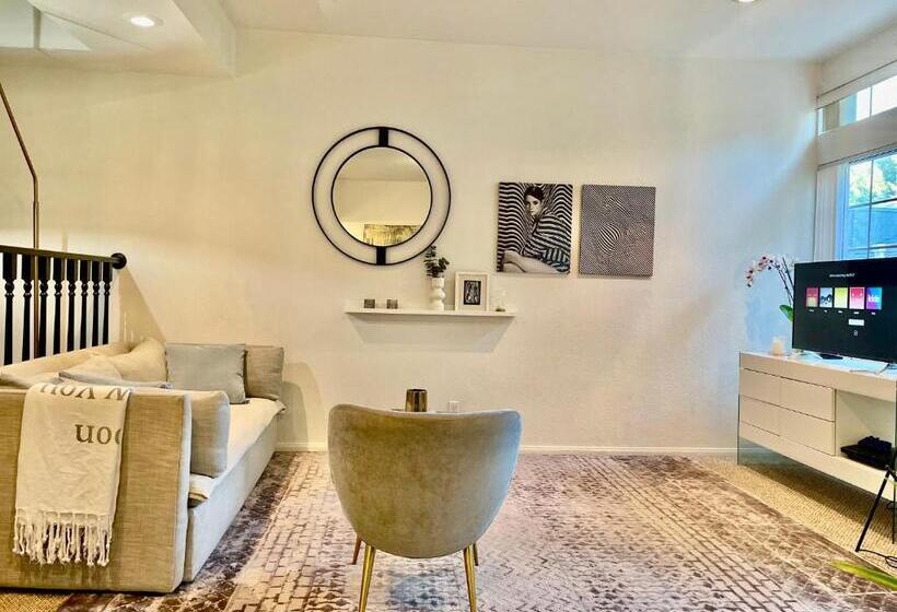 חדר סטנדרט לשלושה עם טרסה, The Clouds