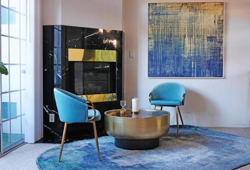 חדר סטנדרט לשלושה עם טרסה, The Clouds