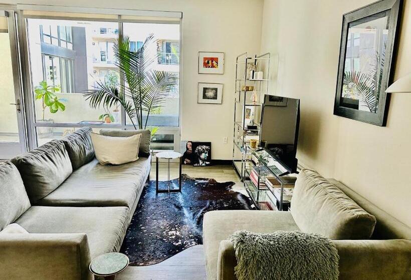 プールビュージュニアスイート, The Clouds