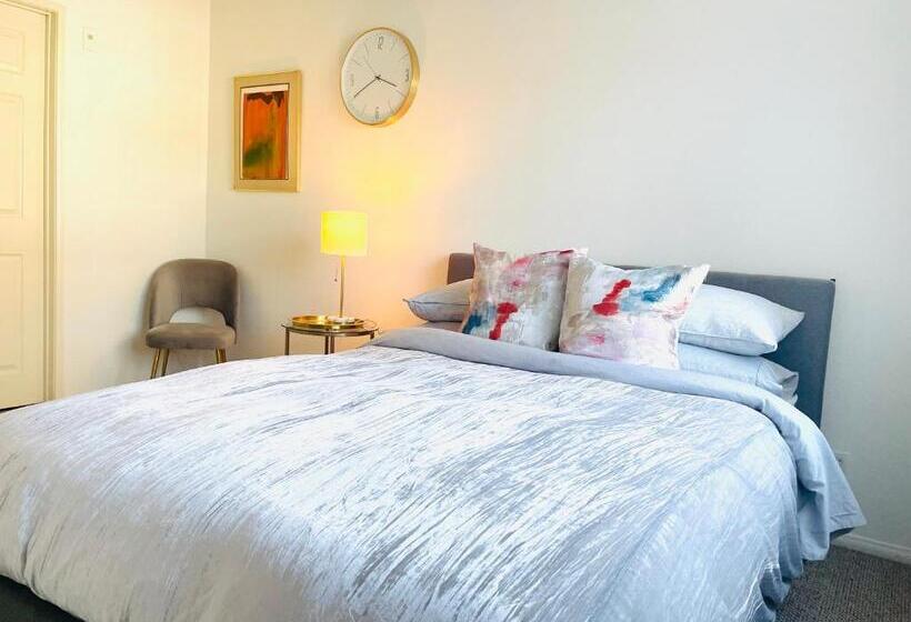 テラス付き１ベッドルームアパートメント, The Clouds