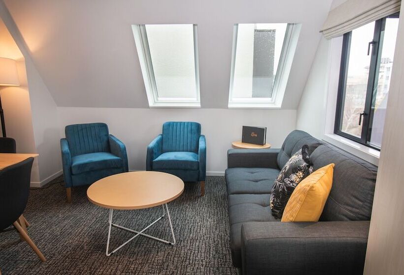 带2个卧室的公寓, Give