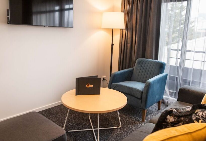 带2个卧室的公寓, Give