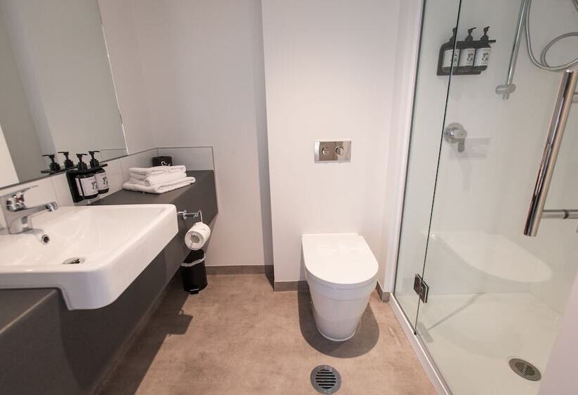 管理人员工作室, Give