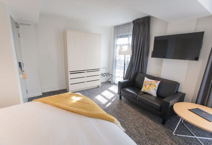 管理人员工作室, Give