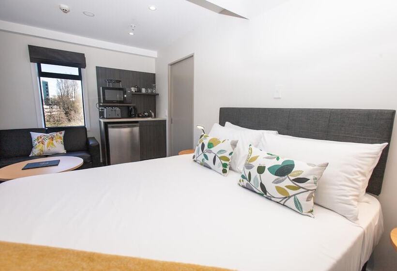 管理人员工作室, Give