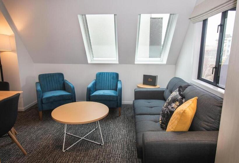 带2个卧室的公寓, Give