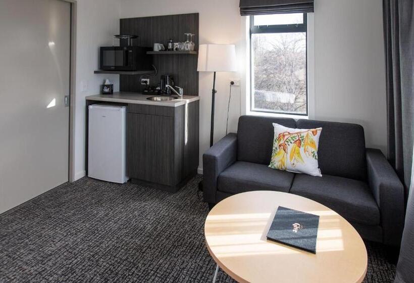 管理人员工作室, Give