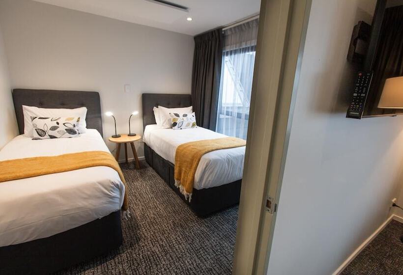 带2个卧室的公寓, Give