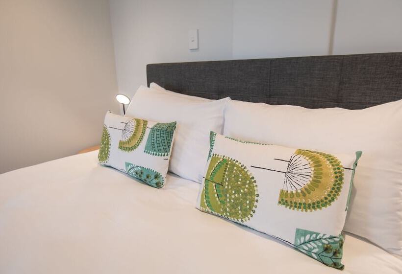 管理人员工作室, Give