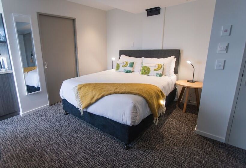 管理人员工作室, Give