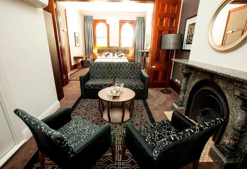 발코니가 있는 프리미엄 룸, Avonmore On The Park Boutique