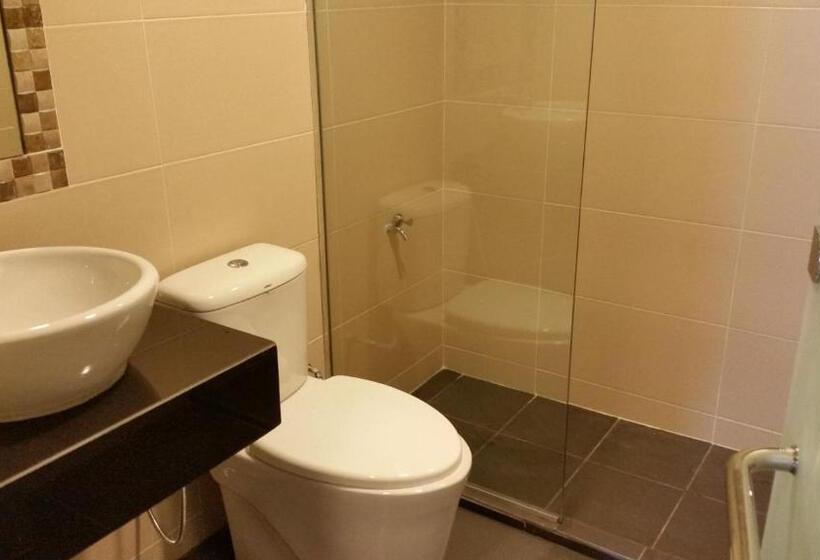 Quarto Familiar Superior, Iskandar