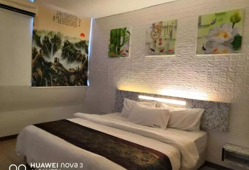 Deluxerum King Size Säng, Mega Inn