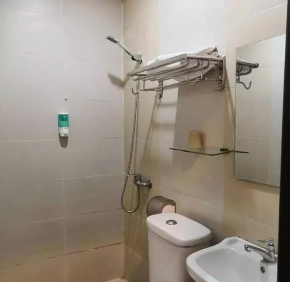 Deluxe Rum, Mega Inn