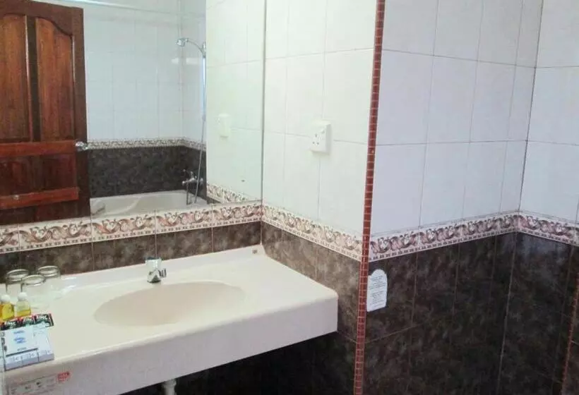 اتاق خانوادگی, Pelangi Hotel & Resort