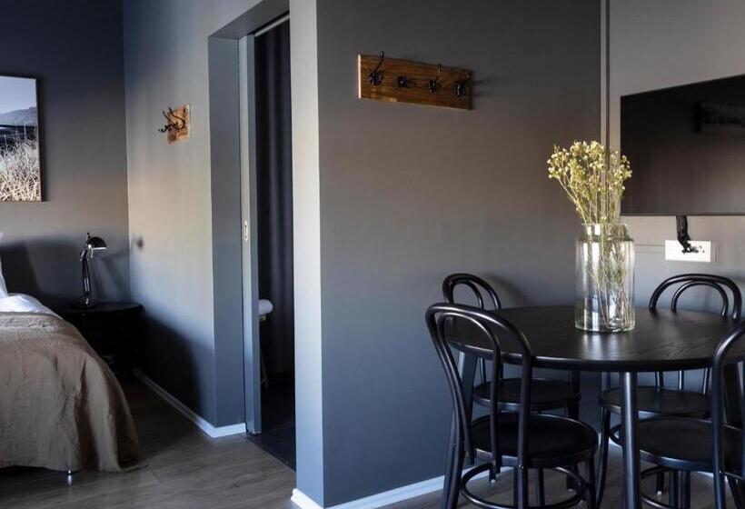 استودیوی استاندارد, Rey Apartments